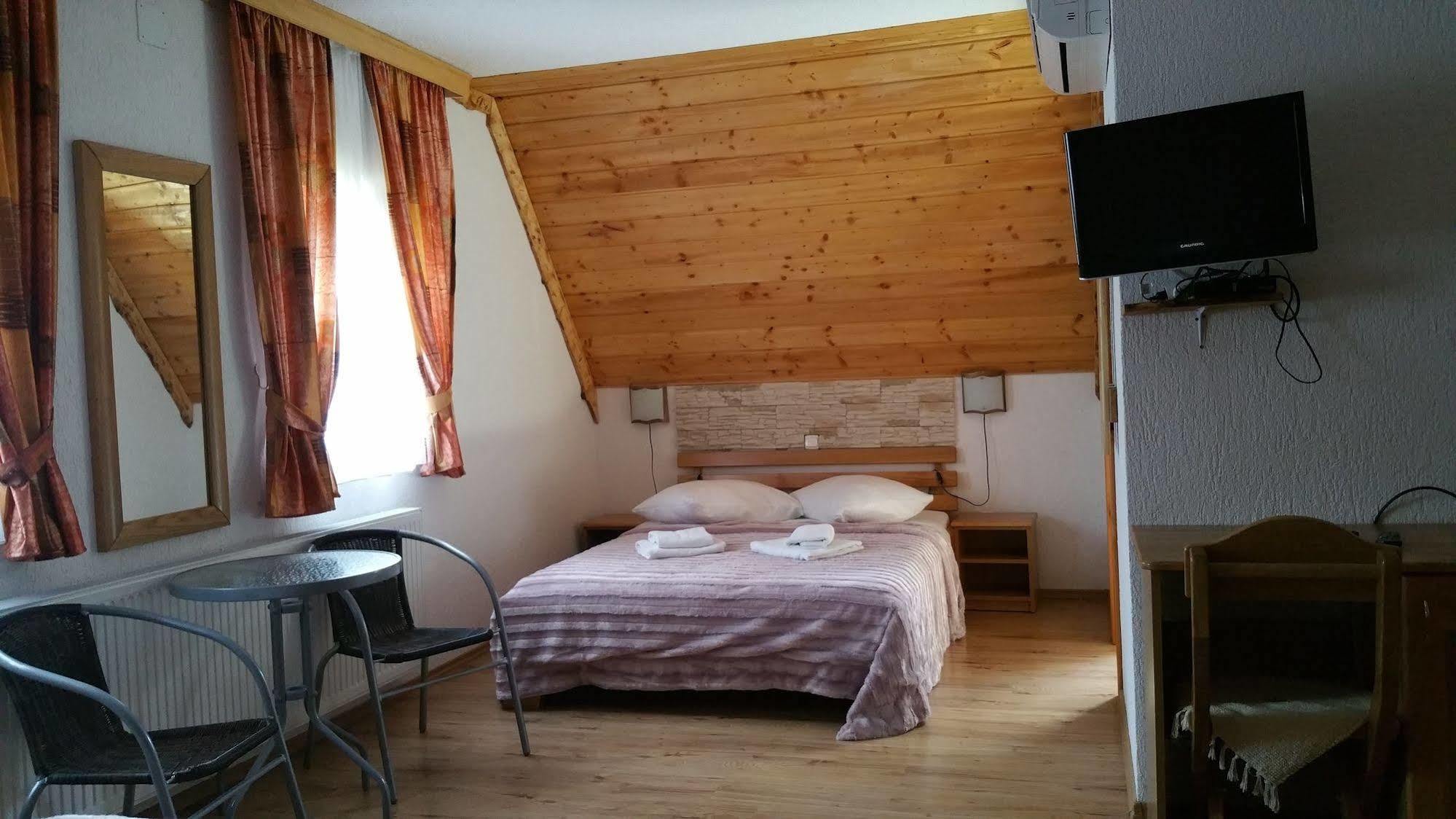 Plitvička Jezera Rustic Inn River 2 المظهر الخارجي الصورة